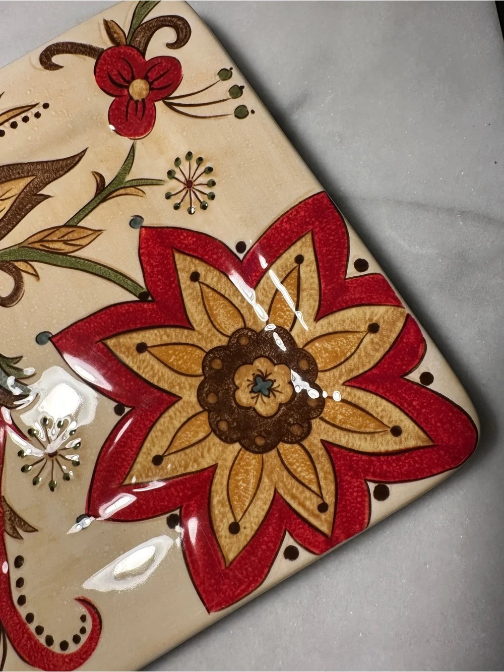 Pier 1 Floral Decorative Dinnerware Plate in Red, Gold, Green